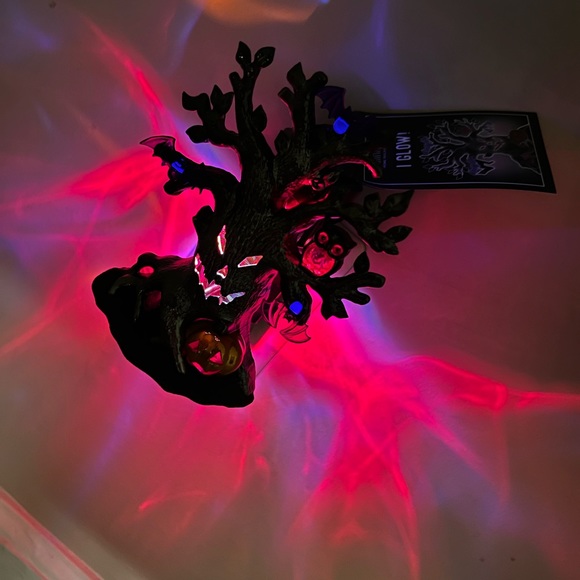 SOLD!! Bath & Body Works Monster Tree Wallflower Plug Nightlight - Picture 2 of 10